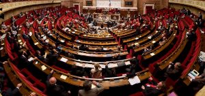 Panorama de l'hémicycle de l'Assemblée nationale réalisé avec des photos prises en septembre 2009.