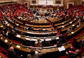 Panorama de l'hémicycle de l'Assemblée nationale réalisé avec des photos prises en septembre 2009.