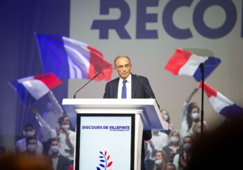Éric Zemmour lors de son premier meeting de campagne en vue de l'élection présidentielle de 2022, au parc des Expositions de Villepinte.