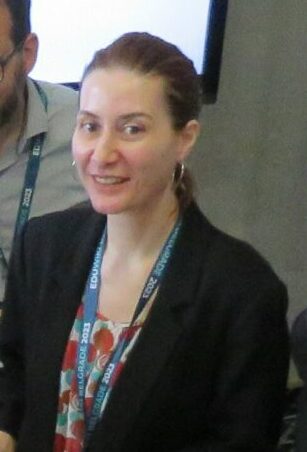 Vjola, Wikimédienne qui a traduit Wikeys en albanais