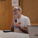 Jimmy Wales durant la conférence de presse de lancement de Wikimania Paris - 21 juillet 2026