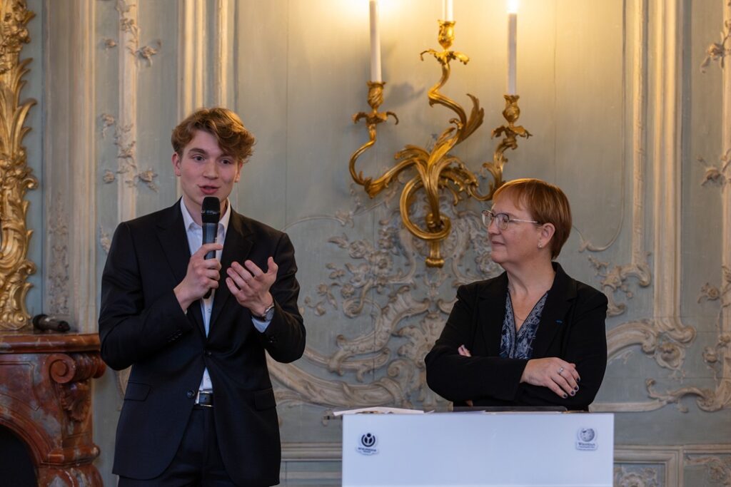 Maxime Baidakov et Florence Devouard contributeurs Wikipedia témoignent à la conférence de presse du 13 janvier 2026